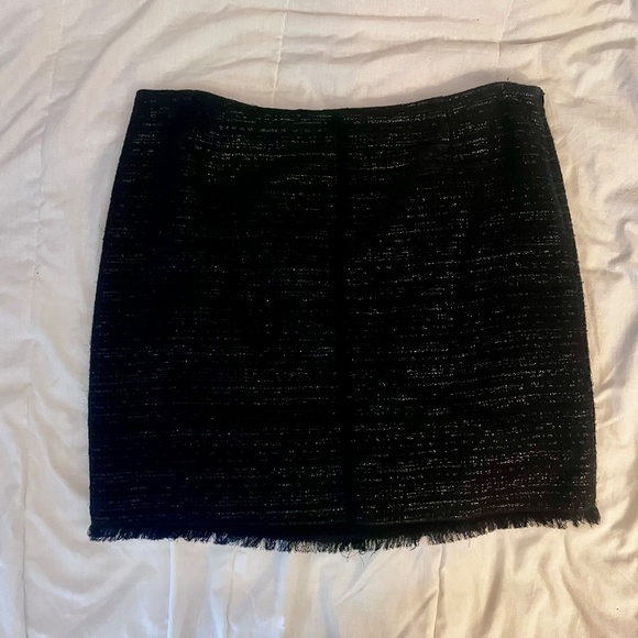 Trina Turk Los Angeles Distressed/Tweed Style Black/Silver Mini Skirt / Size 10 - Picture 4 of 10